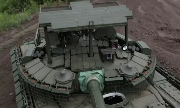 Т-80 с "козырьком"