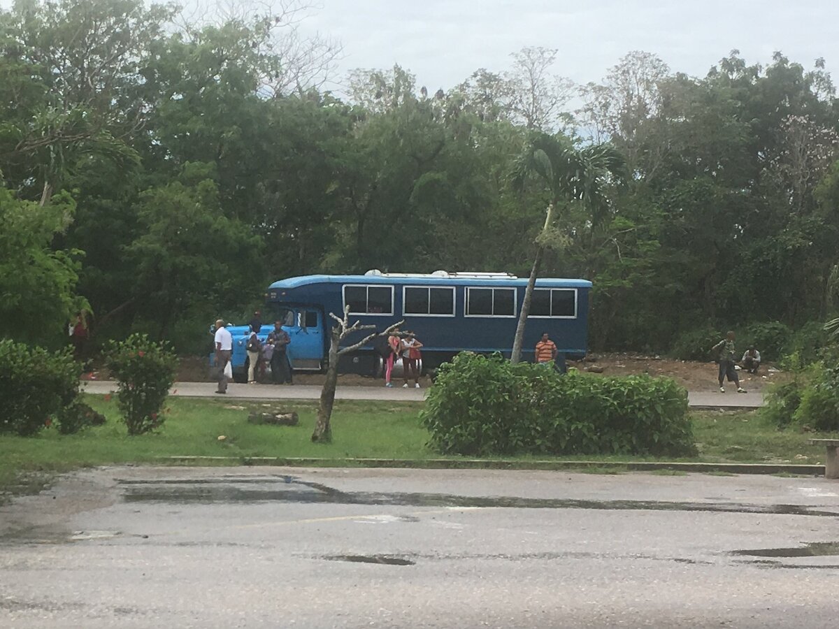 Частные грузовики-такси в пригороде Гаваны