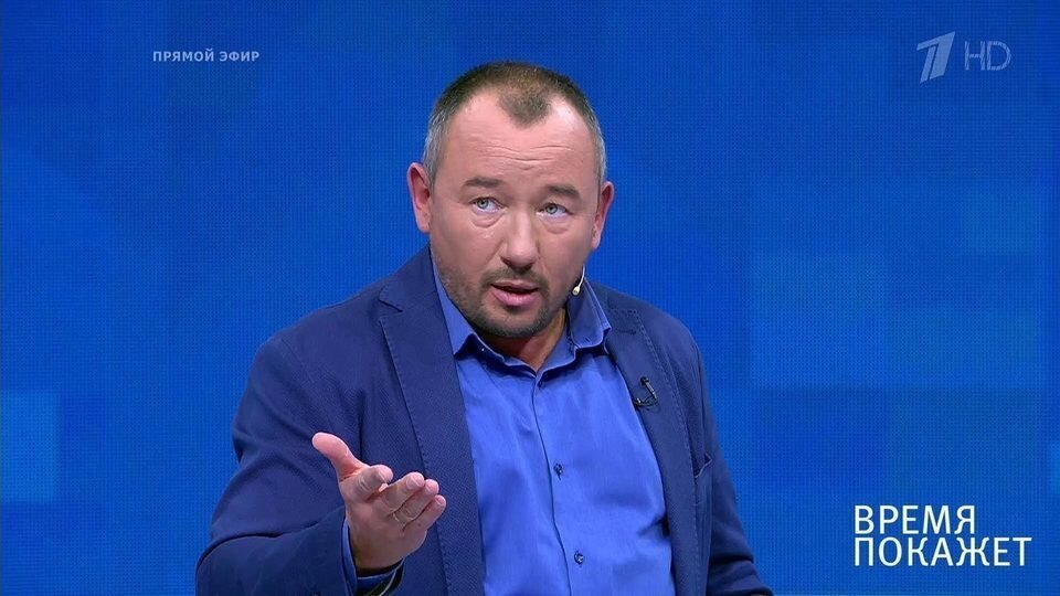 Телеведущий Артём Шейнин