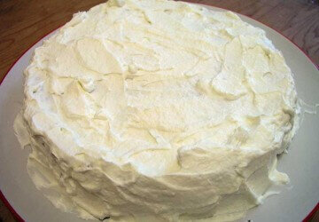 Украшение торта белково-заварным кремом