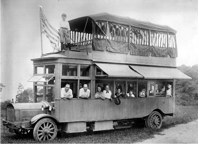 Роскошный автобус Рэя Конклина, президента Нью-Йоркской автобусной компании в 1915 году.