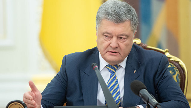Президент вводит военное положение.