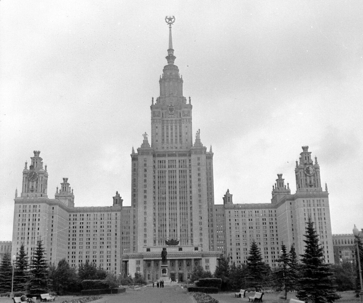 Московский существовать. МГУ Ломоносова 1949-1953. Москва МГУ 1953. Здание МГУ Руднев. Руднев Архитектор МГУ.