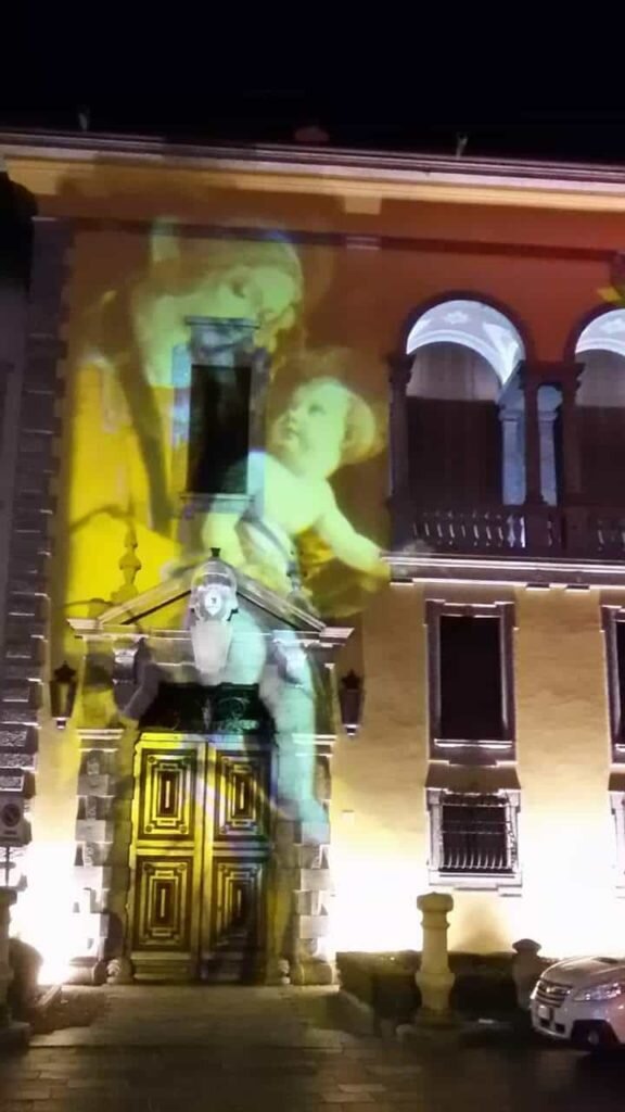 Мадонна с младенцем