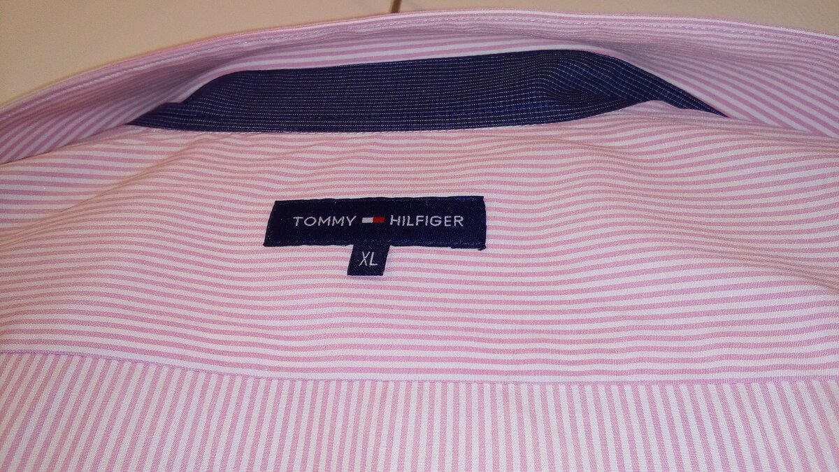 Та самая рубашка из секонд хенда. Качество отличное, в обычных магазинах за 300 рублей можно купить разве что майку.