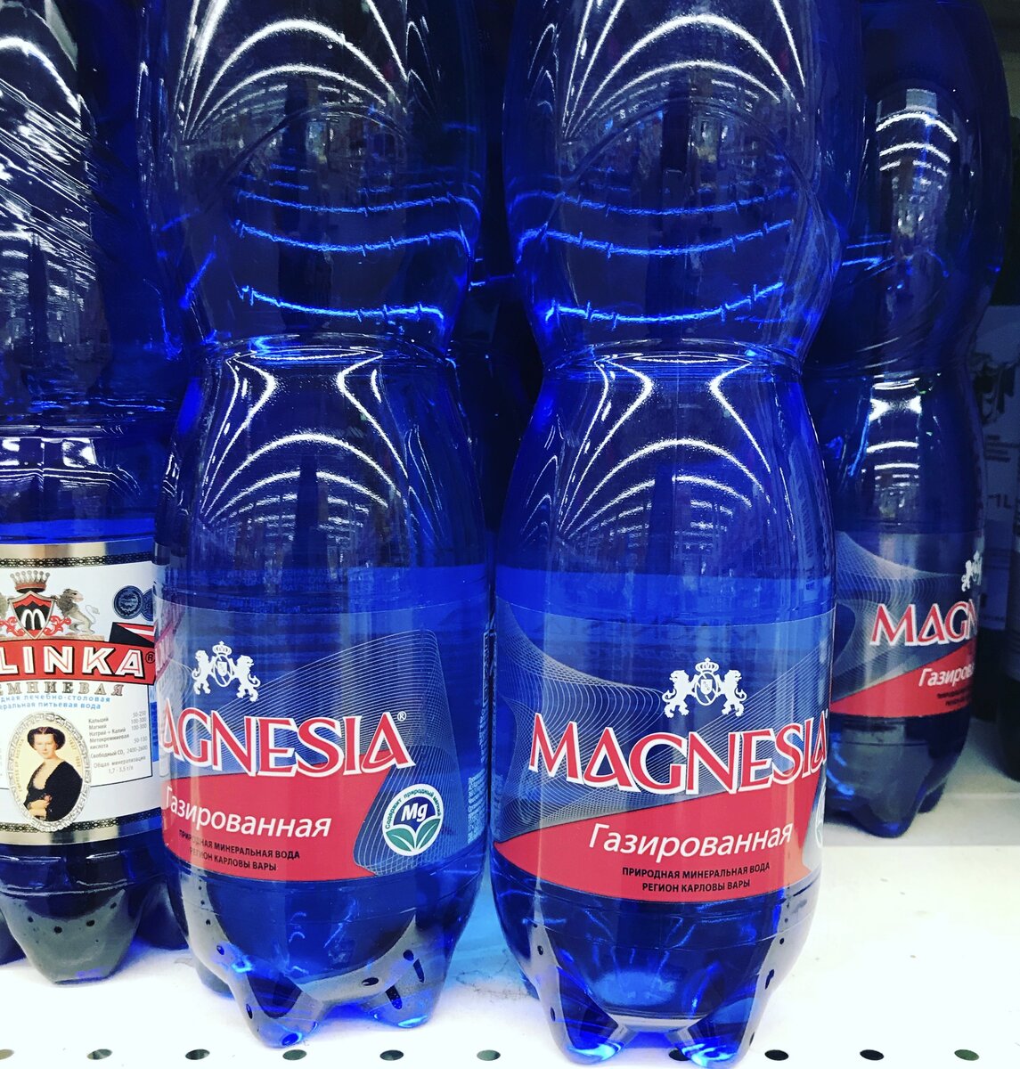 Вода Magnesia на прилавке одного из русских супермаркетов