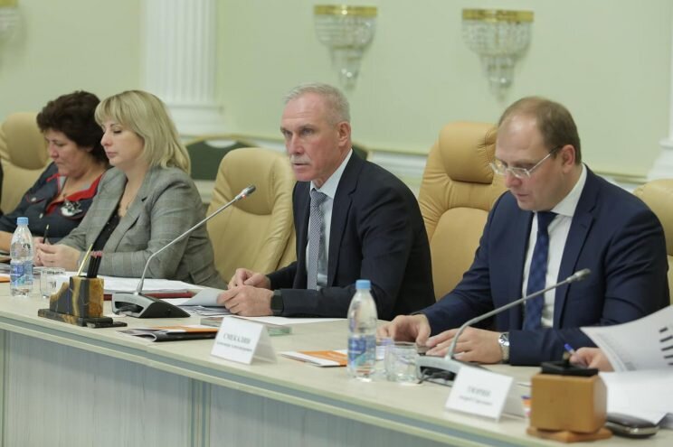 Слева направо: Наталья Мартынова, Ольга Никитенко, Сергей Морозов, Александр Смекалин