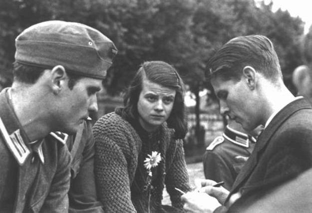 Слева направо: Ганс и Софи Шолль, Кристоф Пробст.