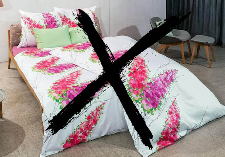 Постельное белье с крупным цветочным рисунком. Источник фотоконтента: Posteleon.ru
