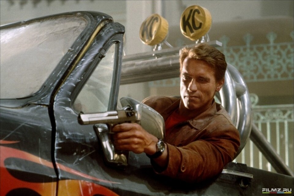 Арнольд Шварценеггер с Desert Eagle Mark XIX в фильме "Последний киногерой"