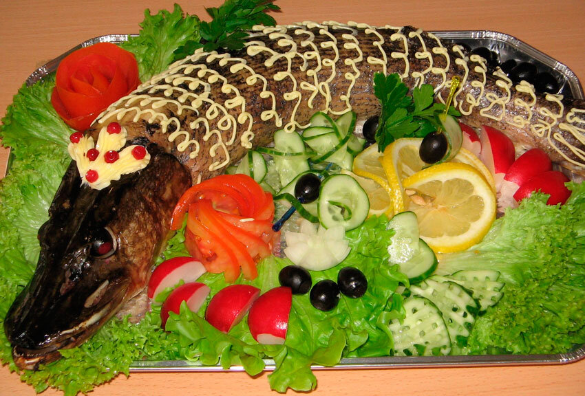 Запеченная фаршированная щука.