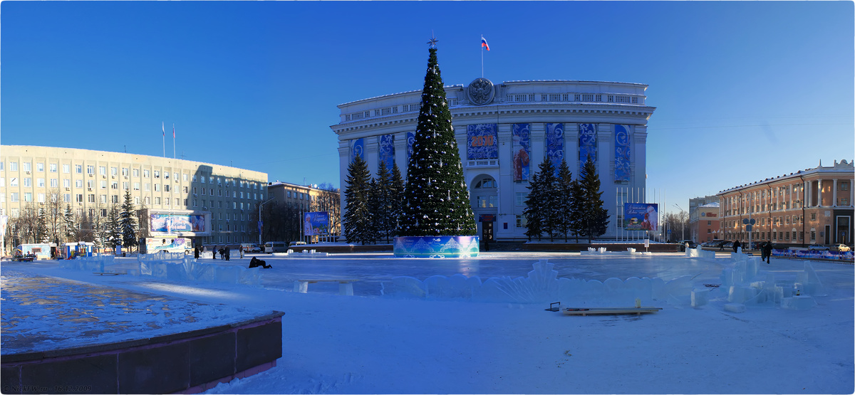 2. Новогодняя архитектура - панорама катка перед зданием администрации [© NickFW.ru - 16.12.2009г.]