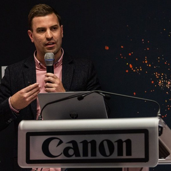 Сэм считает, что для увеличения продаж и повышения лояльности к бренду нужно не только узнать клиентов поближе, но и создать все условия для «счастливых случайностей».