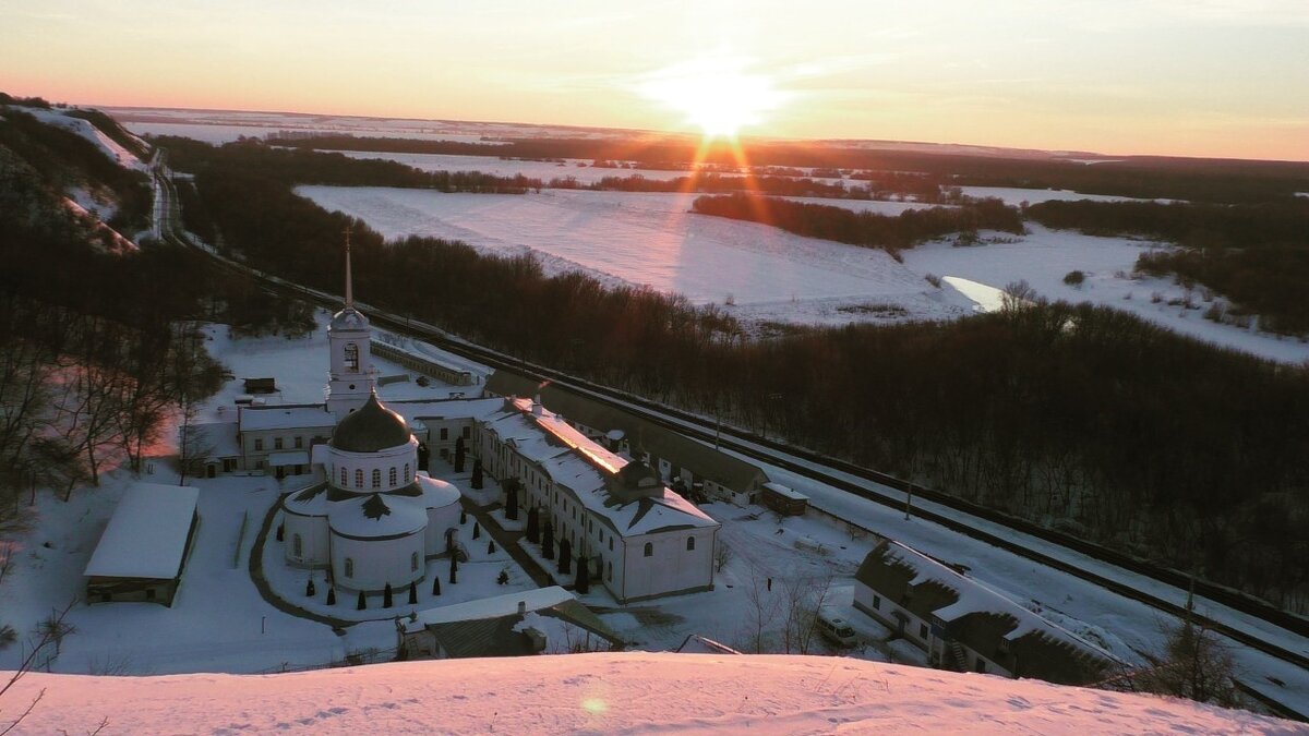 Вид на Дивногорский монастырь зимой. Фото: Успенский Дивногорский мужской монастырь (https://vk.com/divno36)