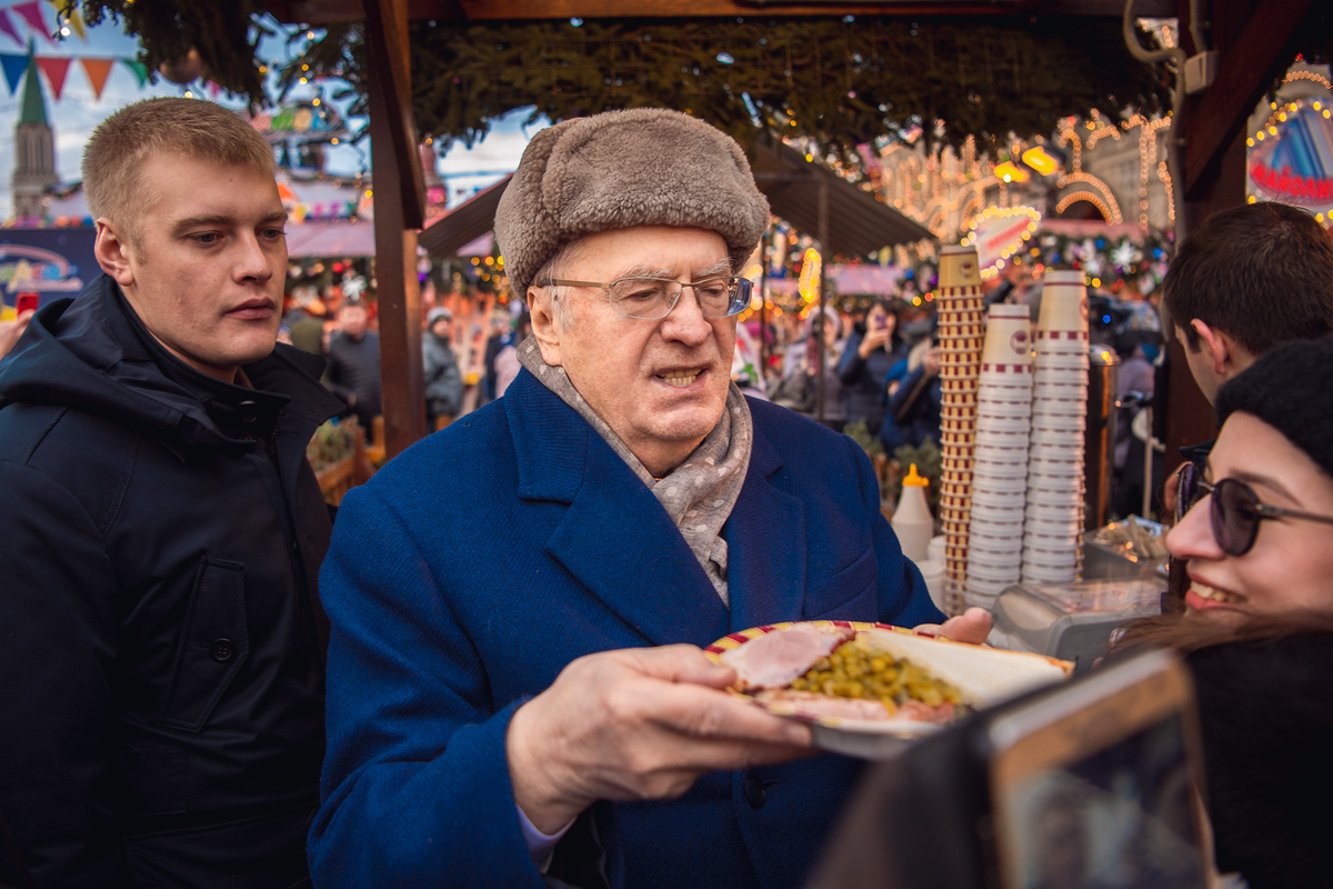 Владимир Жириновский на новогодней ярмарке