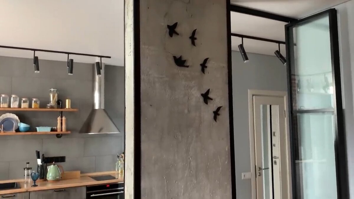 Когда двери в спальню открыты