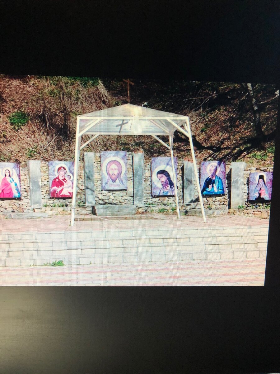 Алтарь  в мужском монастыре