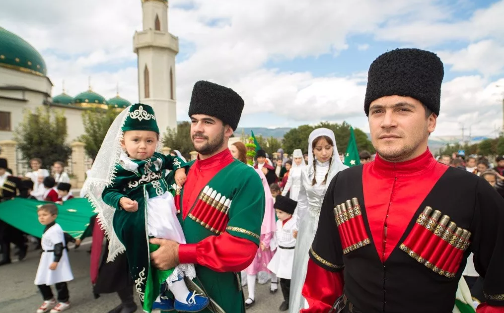 Город кто по национальности. Черкесы кабардинцы адыгейцы. Адыги Черкесы кабардинцы. Народы Северного Кавказа адыгейцы. Адыги шапсуги.