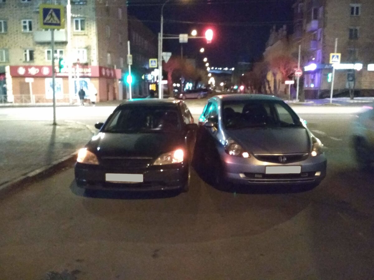 ДТП: Honda Civic vs Honda Fit