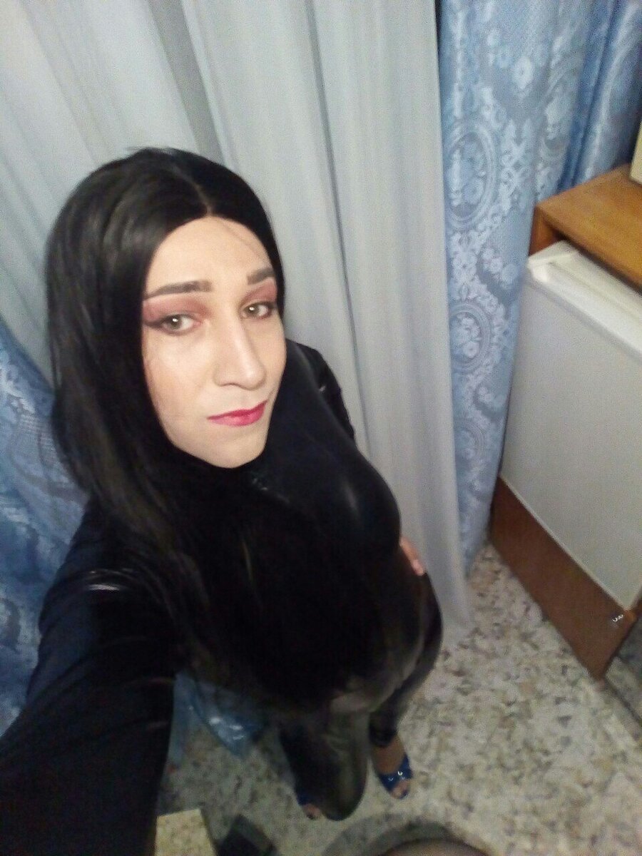 Crossdresser: изображения без лицензионных платежей