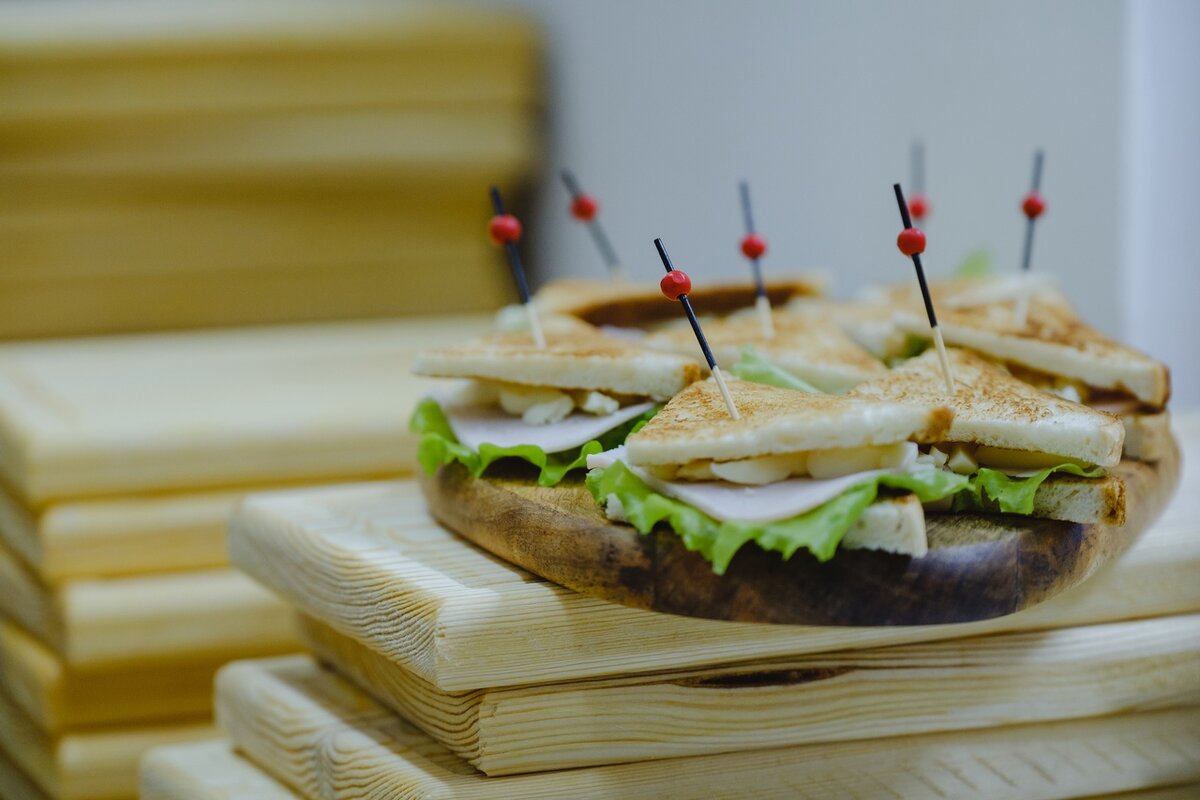 Прием пищи руками может сделать еду вкуснее, усиливает аппетит, и удовлетворение от процесса будет больше