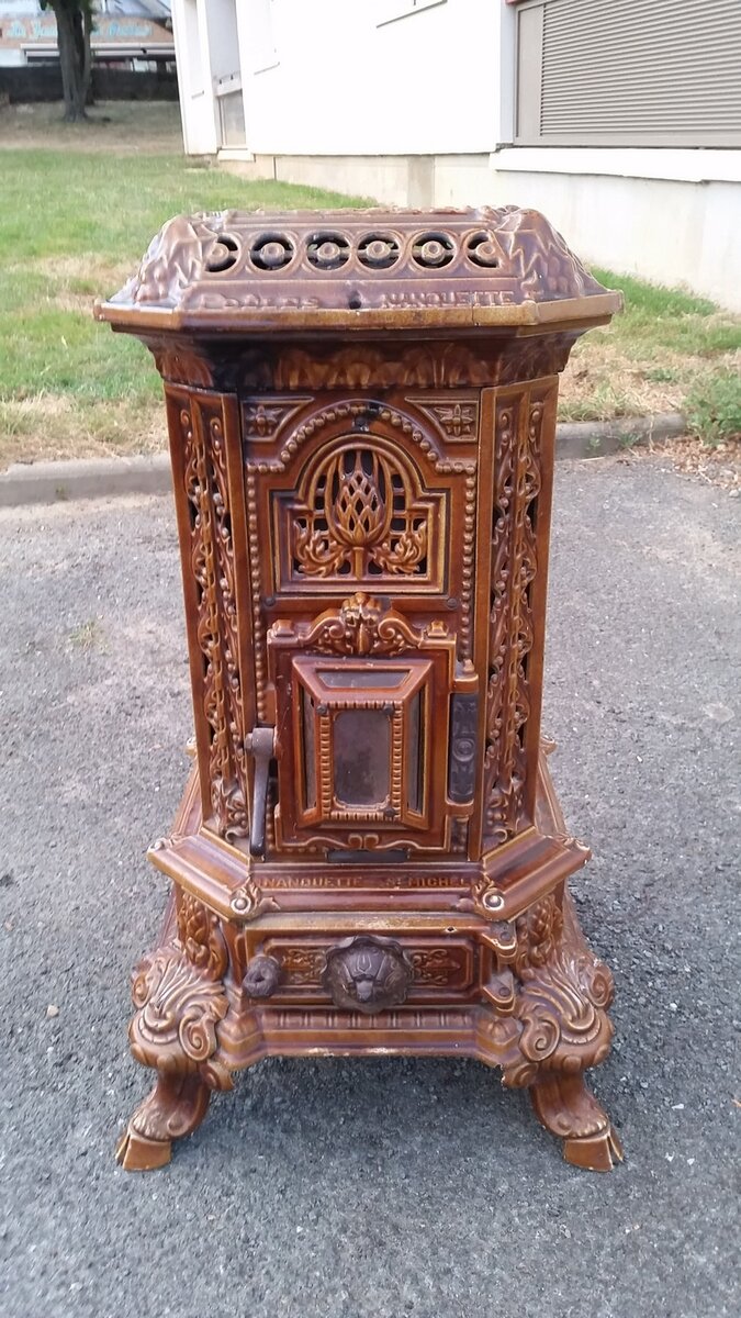 Чугунная печь 19-го века. Изображение использовано в качестве иллюстрации. Источник - Яндекс Картинки.