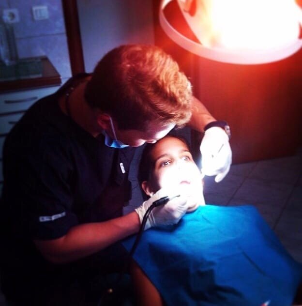 Эти люди могут создать как и беззаботное зубное будущее человеку, так и искалечить ему психику вместе с зубочелюстной системой.