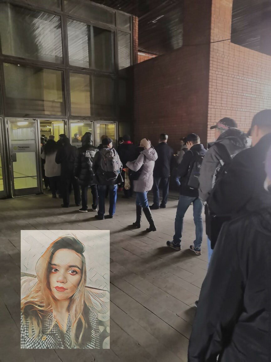 люди с утра,очередь в метро печатники