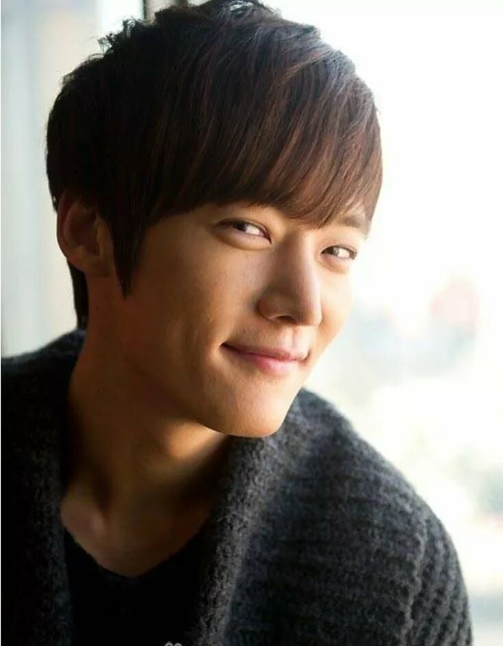 Фото из интернета. Актер Чхве Джин Хек.