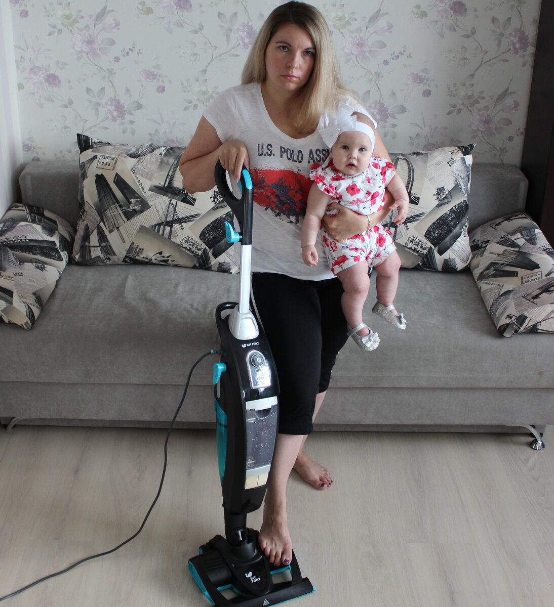 Так мы и убирались вдвоем, пока дочка не выросла. Фото автора канала "Мама в бигуди" https://zen.yandex.ru/rastimdetej