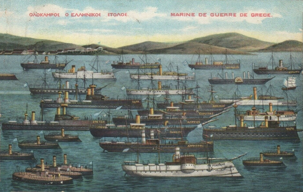 Некоторые корабли греческого флота периода 1881-1920 гг. на открытке начала XX века. На изображении присутствуют крейсер Navarchos Miaoulis, 3 броненосца береговой обороны типа Hydra (Hydra, Spetsai, Psara), канонерские лодки - 2 типа Hydra (Ambrakia, Aktion), 4 типа Achelaos (Achelaos, Alpheos, Eurotas, Peneos) и др.