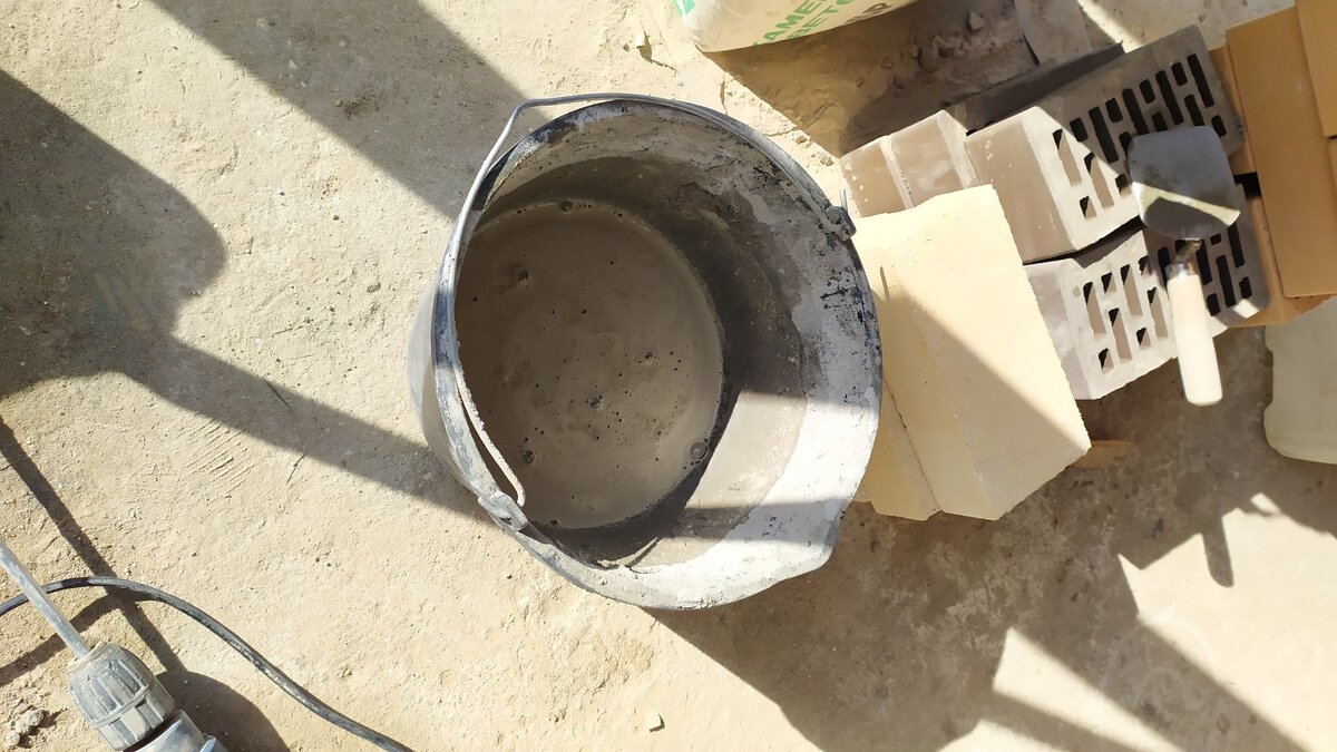 Ведро с водой.