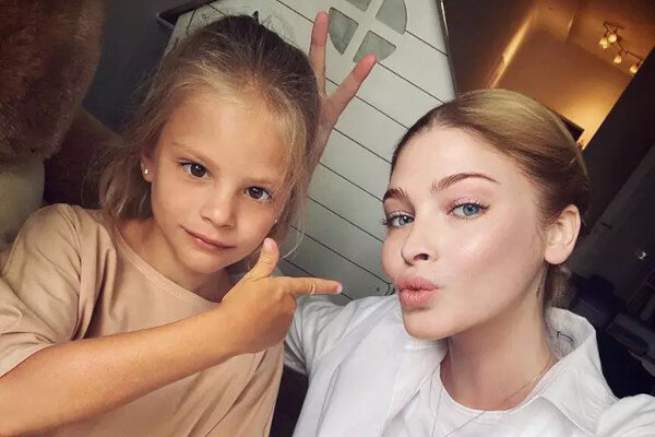Алена с дочерью от Тимати Алисой