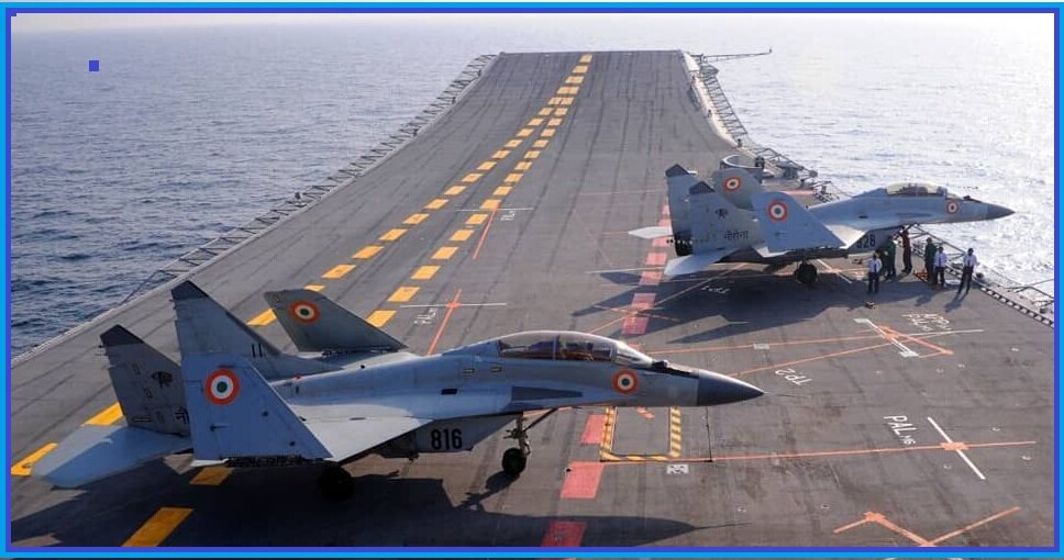 Индийские МиГ-29 К на палубе авианосца.