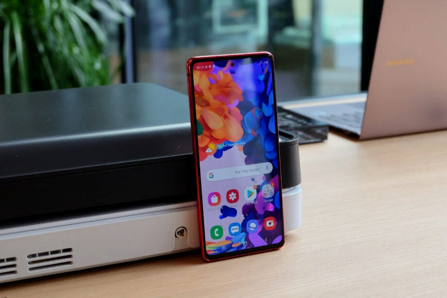 Samsung издали громкий хлопок по конкурентам: 120ГЦ AMOLED, IP68, стерео динамики и Exynos 9903