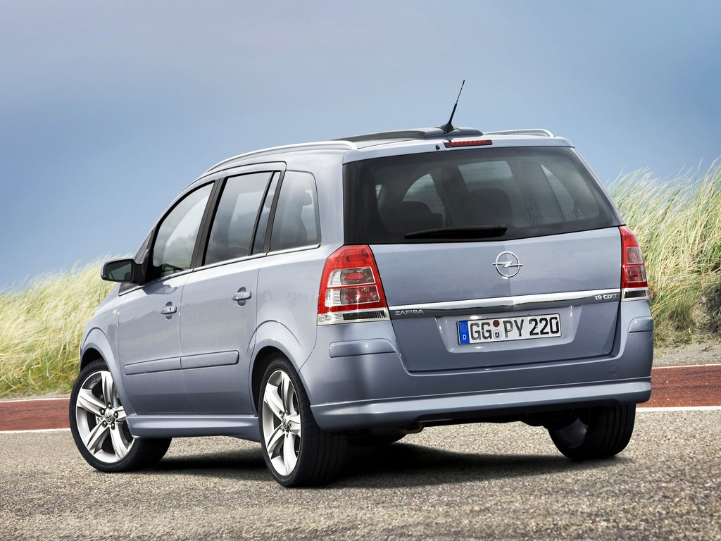 Opel Zafira B. Фотография взята на сервисе Яндекс Картинки 