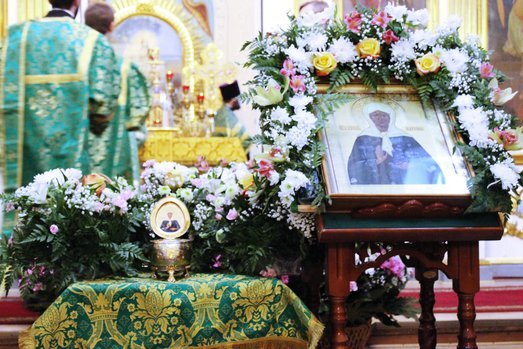 ковчег с мощами матроны вознесенский печерский монастырь. храм мощи матроны московской. матрона в розах. мощи матроны московской режим работы. мощи матроны московской режим работы.