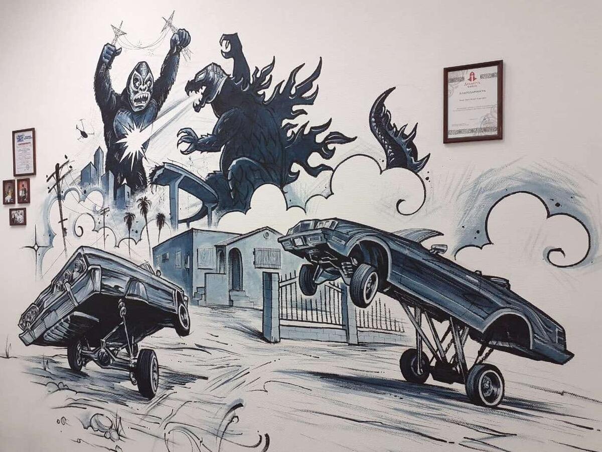 Стена с вечным вопросом. Кто сильнее - Кинг или Годзи?