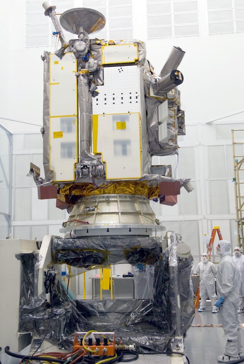 LRO во время электрических испытаний в NASA
