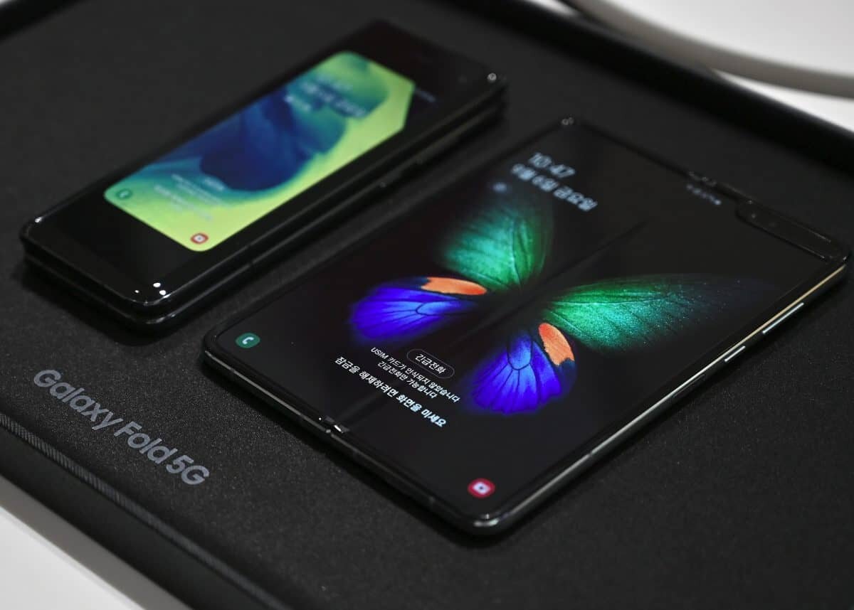 Сравнение Galaxy Fold и Galaxy Z Fold2