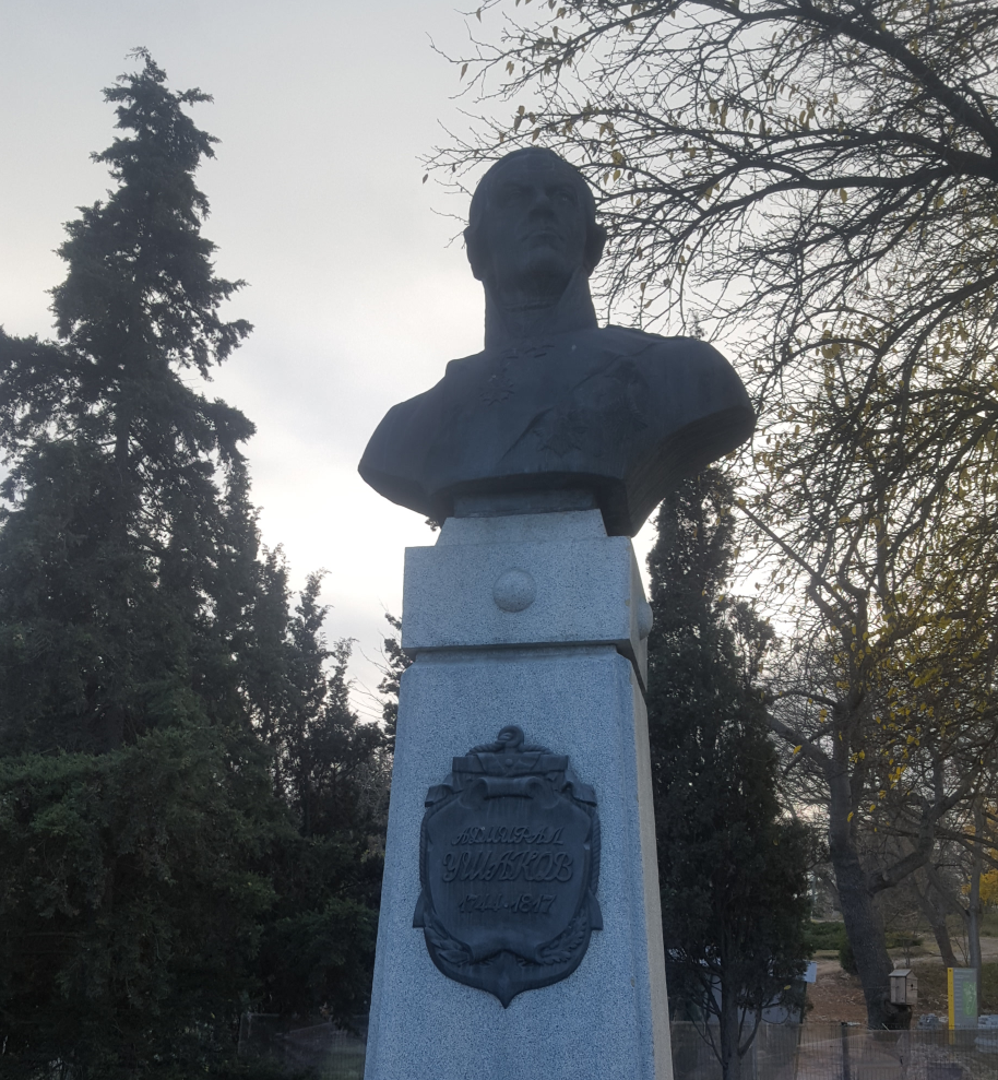 Памятник Адмиралу Ушакову
