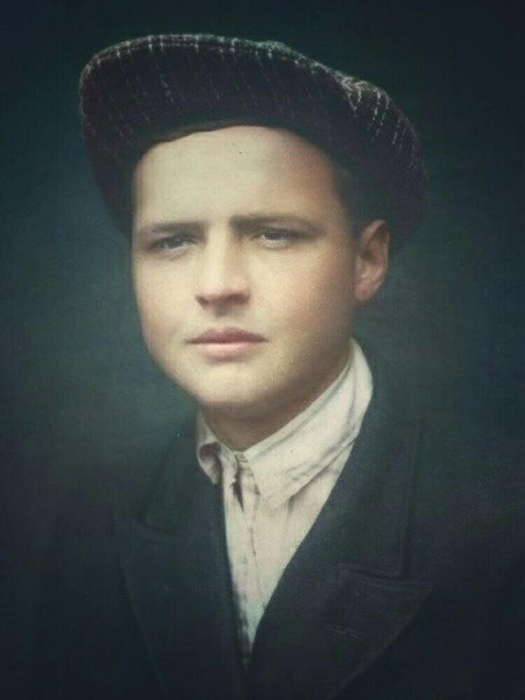 Соколов Максим Григорьевич. На момент описываемых событий — командир орудия 1851-го истребительно-противотанкового артиллерийского полка 31-й отдельной истребительно-противотанковой артиллерийской бригады, старший сержант. Источник: pamyat-naroda.ru