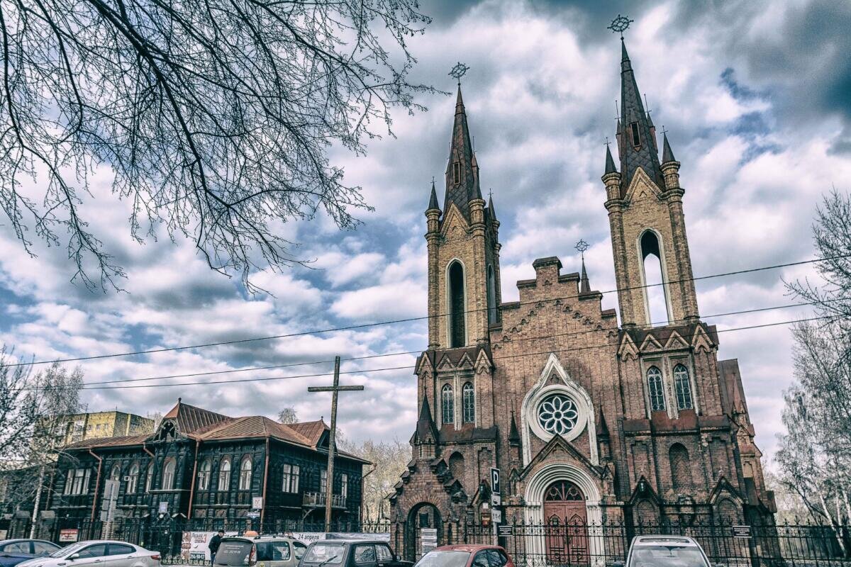 Костел в г. Красноярск (фото с сайта fotofree.ru)