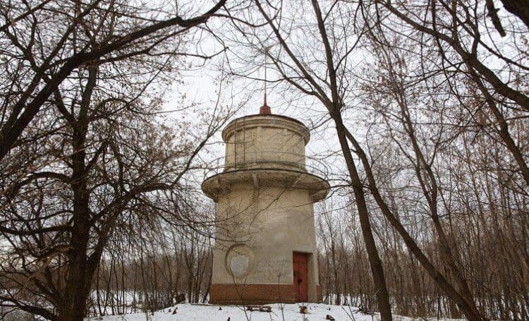 Маяк Перервинского гидроузла. Фото с сайта https://watertowers.ru