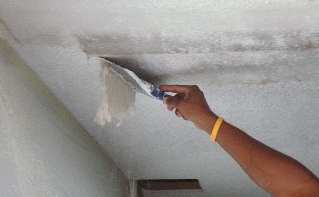 Как самостоятельно побелить потолок - хитрости для упрощения ремонта
