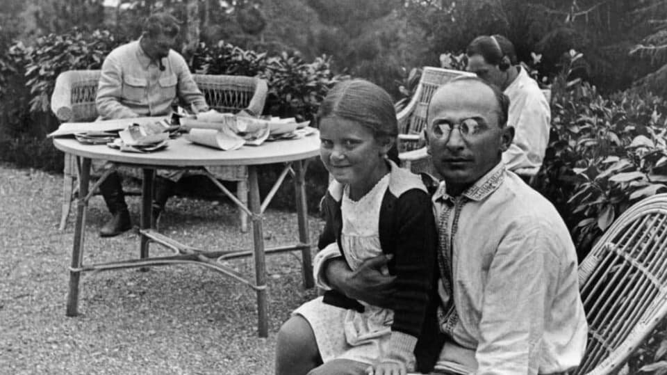 Светлана с дядей Берией - наркомом внутренних дел и исполнителем сталинских чисток