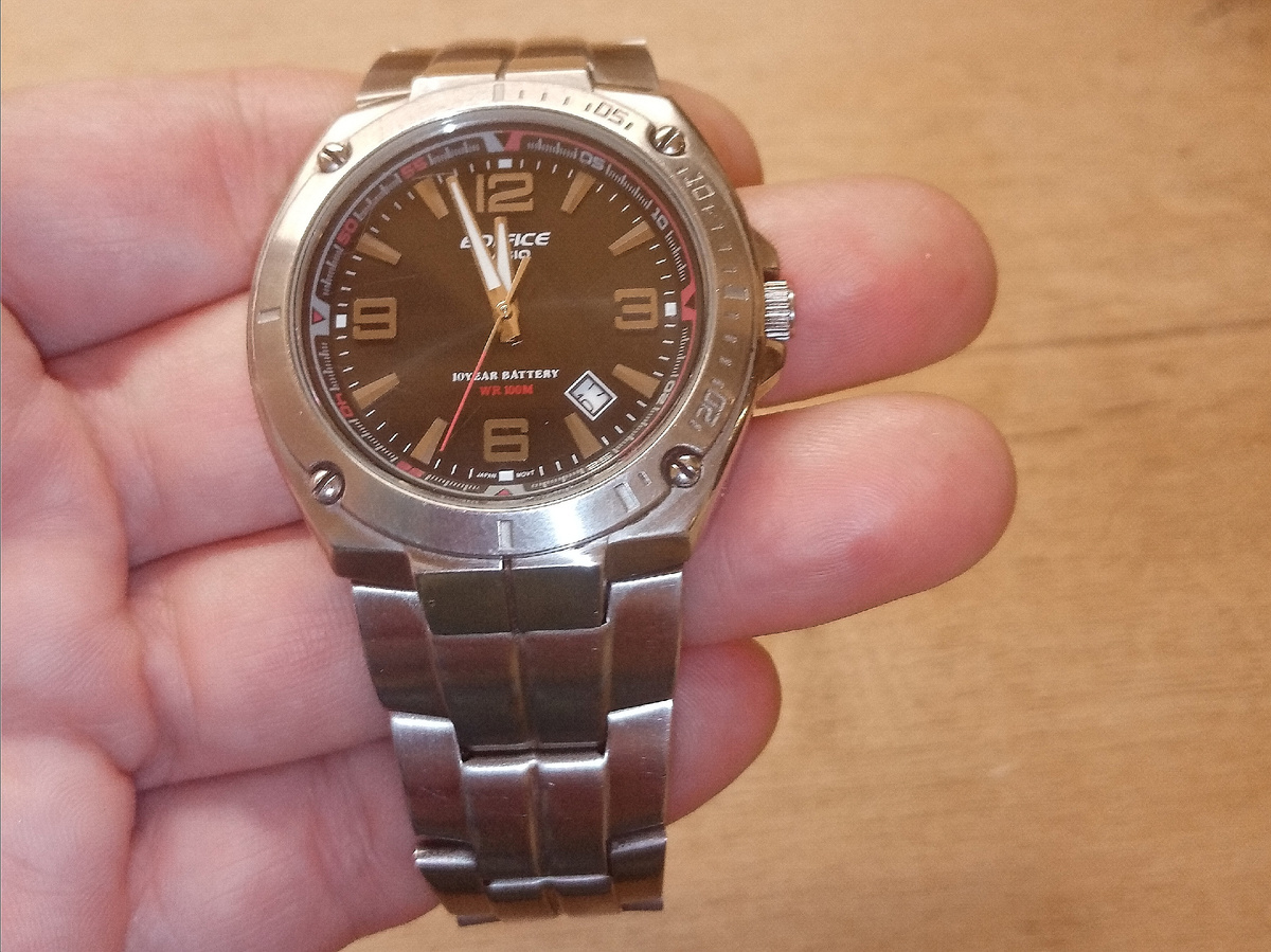 Вот эти часы мы купили