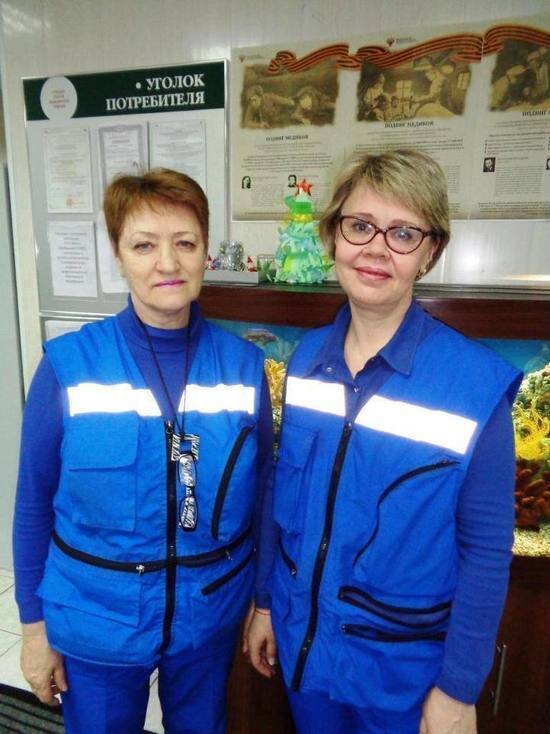 СПРАВА - ВЕРОНИКА СУРИКОВА, А РЯДОМ ФЕЛЬДШЕР НОЯБРЬСКОЙ «СКОРОЙ» ЛЮДМИЛА ВАРЗАР. ФОТО: АНДРЕЙ ДЖУС