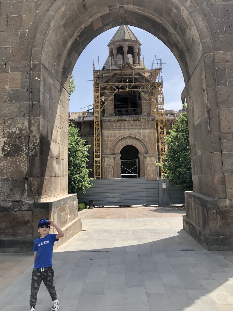 Ваня и главный собор Эчмиадзина