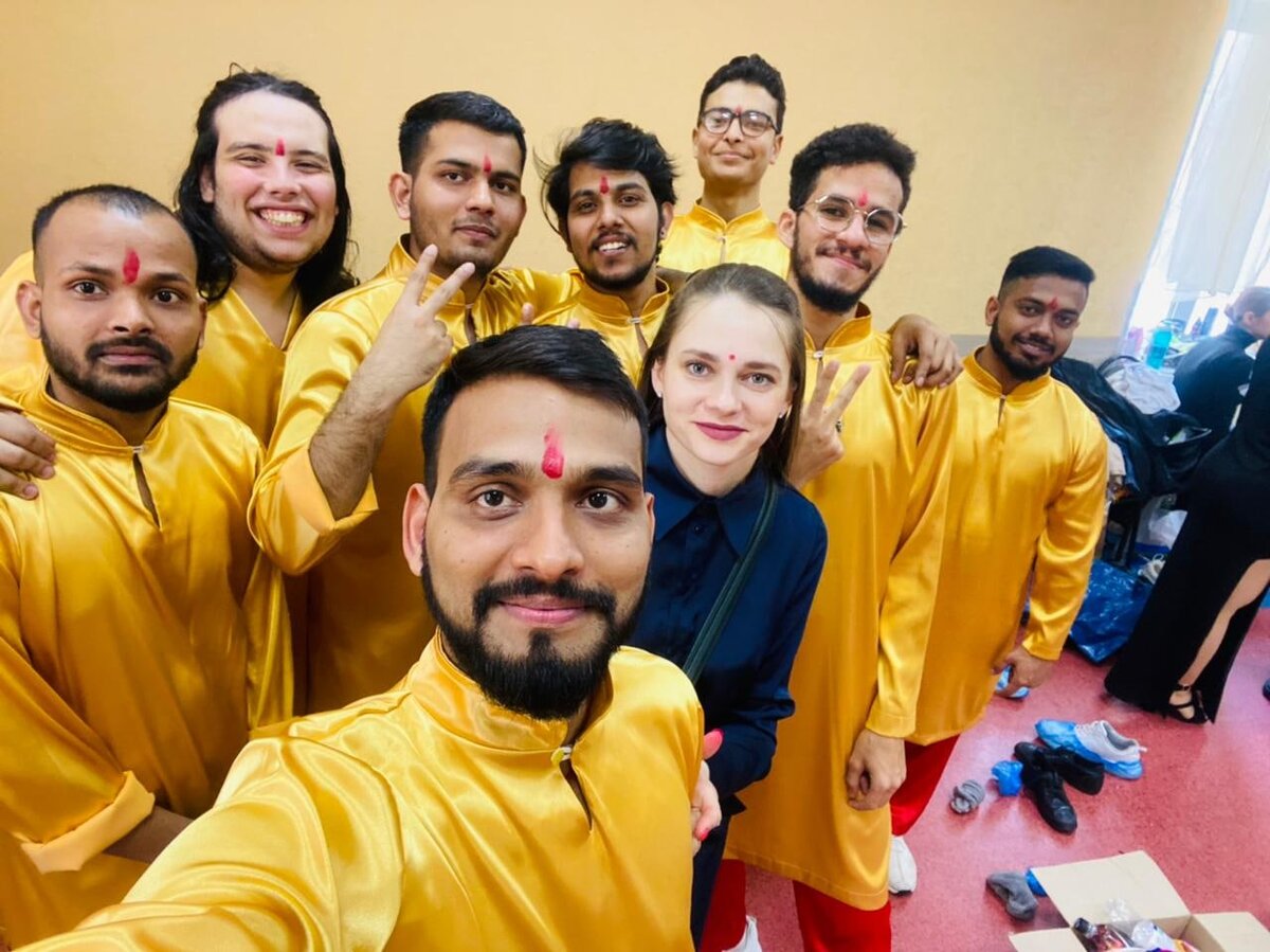 Вивек Сингх (на первом плане) и студенты КемГМУ